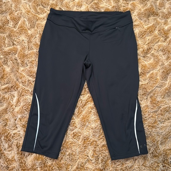 CHAMPION Black Cropped Athletic Leggings SIZE M - Picture 1 of 11